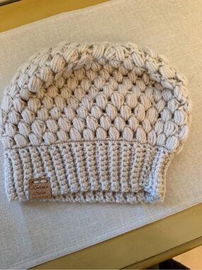 Handmade Crochet Chunky Knit Beanie Cream  NWOT